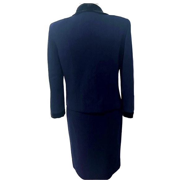 CHANEL Vintage 1980’s Matching Navy Blue Suit and Skirt Set with Black Velvet 40 - Picture 4 of 16